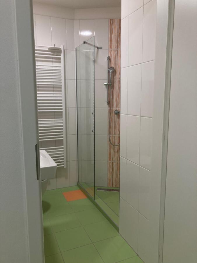 Capsule Hostel Zizkov Tower ปราก ภายนอก รูปภาพ