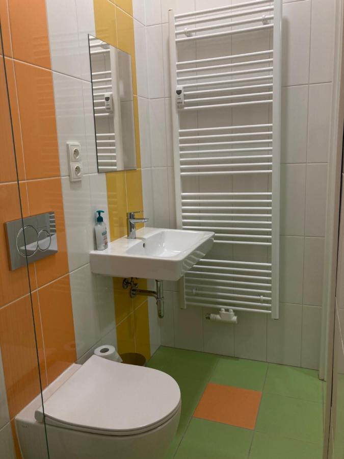 Capsule Hostel Zizkov Tower ปราก ภายนอก รูปภาพ